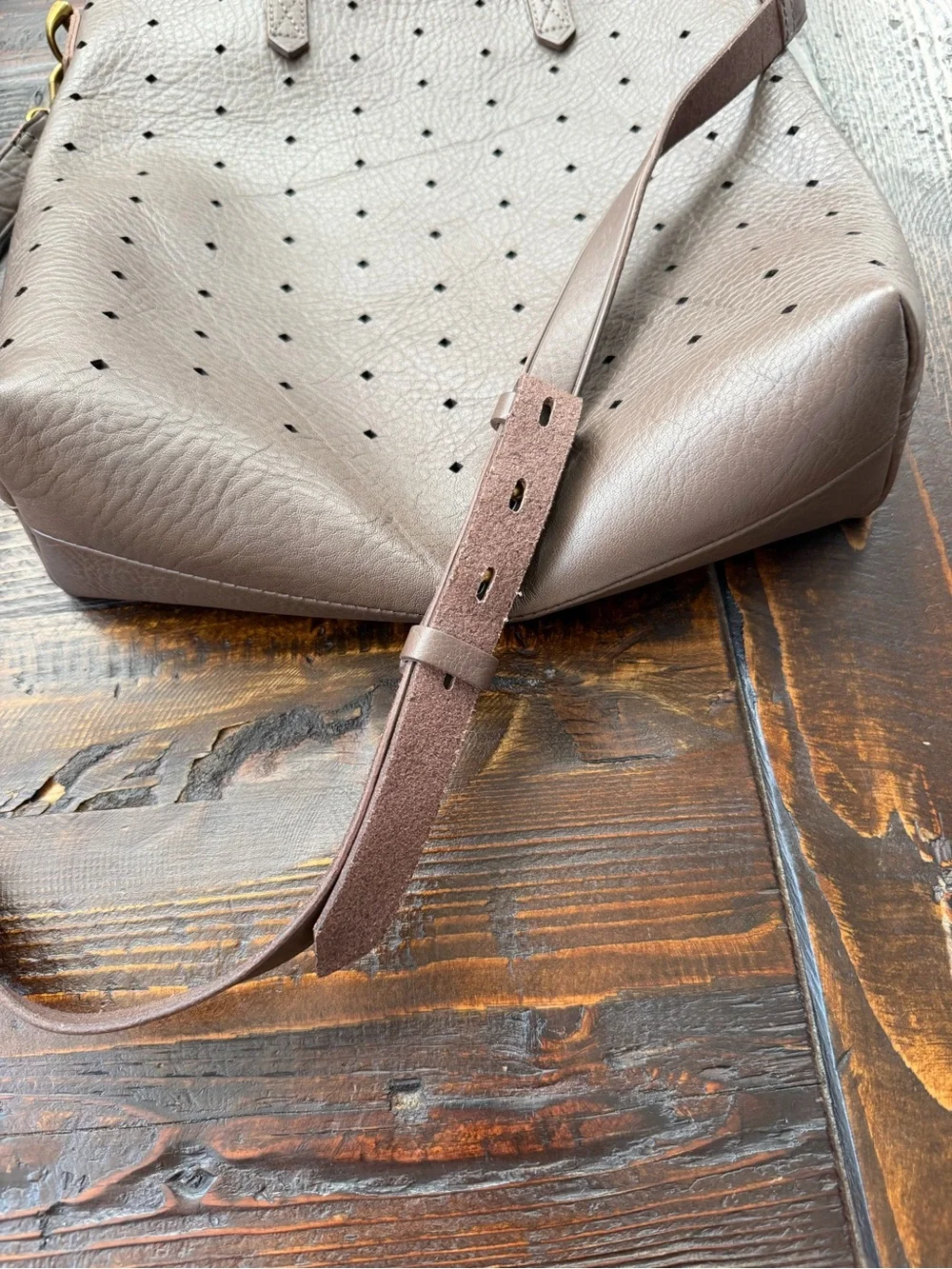 Madewell convertible crossbody purse. Beautiful taupe/brown color. New
